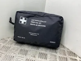 BMW 3 E90 E91 First aid kit 7261178