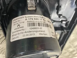 Mercedes-Benz A W176 Uchwyt na kubek deski rozdzielczej A1766801710