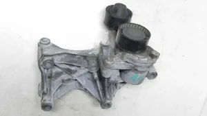 Nissan X-Trail T32 Soporte del alternador 117105124R