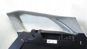 Toyota Auris E180 Tavaratilan/takakontin alempi sivuverhoilu 