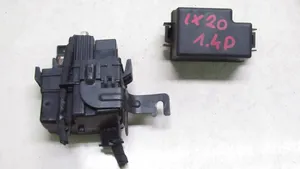 Hyundai ix20 Relay mounting block 