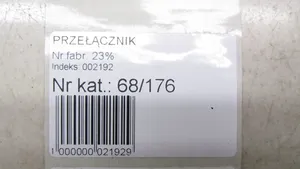 Honda CR-V Przełącznik / Przycisk otwierania klapy bagażnika 