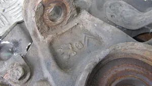 Citroen C4 Grand Picasso Fusée d'essieu de moyeu de la roue avant 
