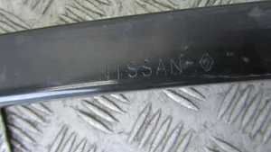 Nissan Qashqai Priekšpusē bampera sija / balka 620304ea0c