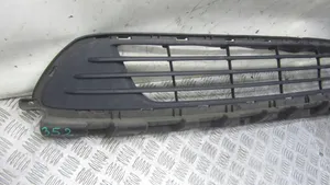 Opel Vivaro Front bumper lower grill 622543504R