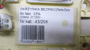 SsangYong Tivoli Módulo de fusible 8215035230