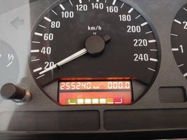 BMW 3 E36 Tuulilasinlämmittimen kytkin 8360484