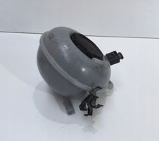 Volkswagen Tiguan Vase d'expansion / réservoir de liquide de refroidissement 5Q0121407AA