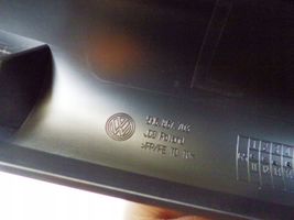 Volkswagen Golf VIII Takaluukun/tavaratilan sivuverhoilu 5H6867703