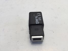 Citroen C4 III e-C4 Connettore plug in USB 98217039DX