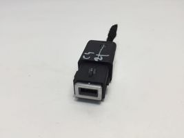 Citroen C4 III e-C4 Connettore plug in USB 9824334377