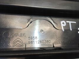 Peugeot 3008 II Listwa / Uszczelka szyby drzwi tylnych 9811260380
