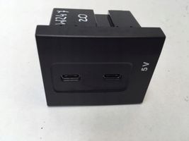 Mercedes-Benz B W247 USB-pistokeliitin A2478200301