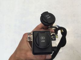 KIA Sportage Connecteur/prise USB 96125C5000