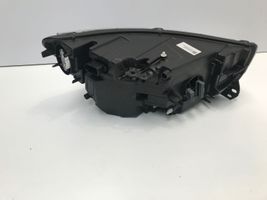 Volvo XC40 Lampa przednia 32342522