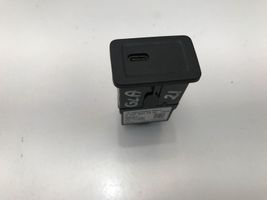 Mercedes-Benz GLA H247 Connecteur/prise USB A2478207802