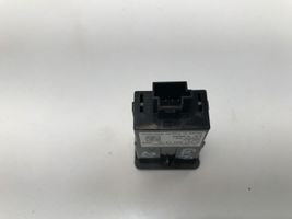 Mercedes-Benz GLA H247 Connecteur/prise USB A2478207802