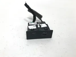 Nissan Qashqai J12 Gniazdo / Złącze USB 284H36RA1A