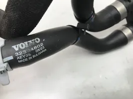 Volvo XC40 Manguera/tubo del líquido refrigerante 32324802