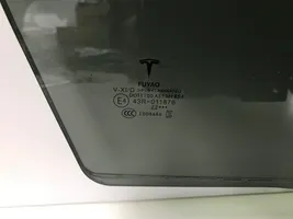 Tesla Model Y Takaoven ikkunalasi 