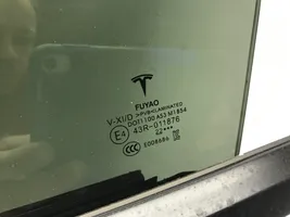 Tesla Model Y Takaovi 