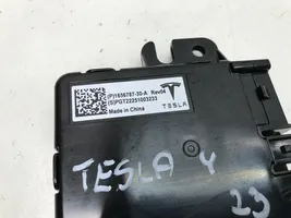 Tesla Model Y Connettore plug in USB 165678730A