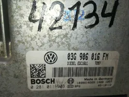 Volkswagen Golf V Moottorin ohjainlaite/moduuli 03G906016FM
