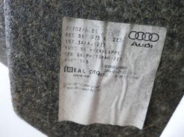 Audi A4 S4 B6 8E 8H Poszycie klapy tylnej bagażnika i inne elementy 8E5867975A