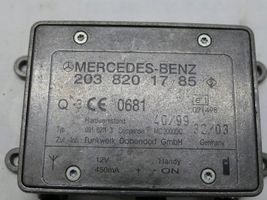 Mercedes-Benz Vaneo W414 Pystyantennivahvistin 2038201785