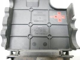 Audi S5 Pliusinių laidų jungimo mazgas KB8K051A