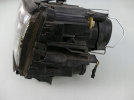 Audi A8 S8 D2 4D Lampa przednia 