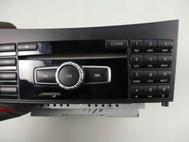 Mercedes-Benz E A207 Radio/CD/DVD/GPS-pääyksikkö A2129005327
