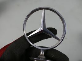 Mercedes-Benz E W211 Valmistajan merkki/logo/tunnus 