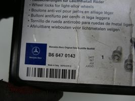 Mercedes-Benz CLK A209 C209 Dadi antifurto e blocco ruota B66470143