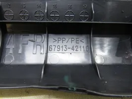 Toyota RAV 4 (XA40) Takaoven kynnyksen suojalista 67913-42110