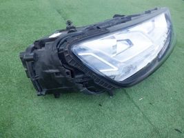 Audi Q7 4M Lampa przednia 4M0941034