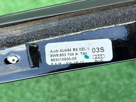 Audi A5 Listwa / Uszczelka szyby drzwi przednich 8W6853704A