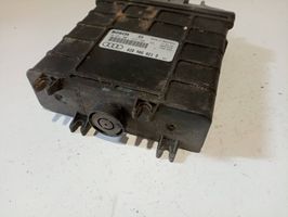 Audi 80 90 S2 B4 Dzinēja vadības bloks 028906021D