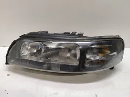 Volvo V70 Lampa przednia 02A00HCR011b