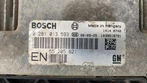 Opel Zafira B Sterownik / Moduł ECU 0281013593