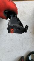 Opel Zafira B Supporto di montaggio del parafango 13124998