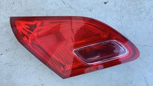 Opel Astra J Lampy tylnej klapy bagażnika 13358075