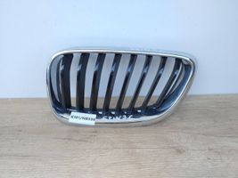 BMW 2 F22 F23 Grotelės priekinės 7464481