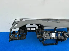 Audi Q8 Deska rozdzielcza 4M8857033