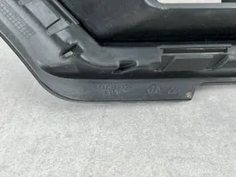 Volkswagen Touareg II Grille inférieure de pare-chocs avant 7P6853666B