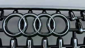 Audi A8 S8 D5 Maskownica / Grill / Atrapa górna chłodnicy 4N0853651AA