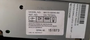 Toyota Corolla E110 Panel / Radioodtwarzacz CD/DVD/GPS 8611002040B0