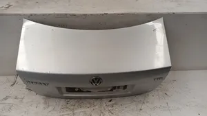 Volkswagen PASSAT B5.5 Задняя крышка (багажника) 