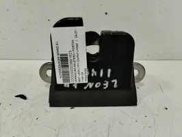 Renault Megane I Tailgate lock latch 1P0827505A