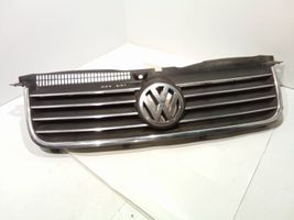 Volkswagen PASSAT B5.5 Grille calandre supérieure de pare-chocs avant 3B0853651H